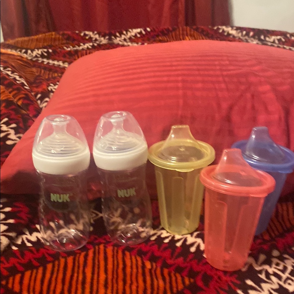 Simplicity White and Yellow Drinkware Set for Dining